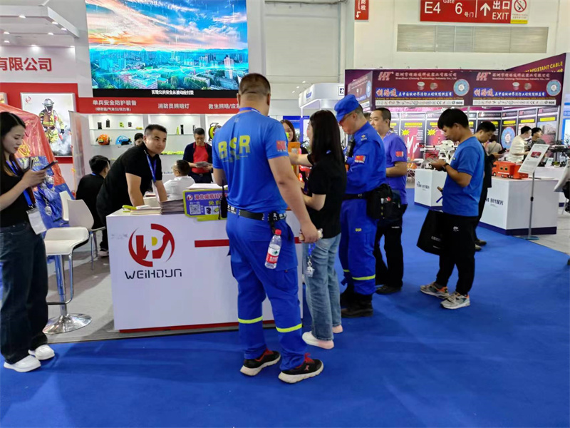 湖北威盾攜救援裝備亮相第二十屆國際消防展 為消防安全保駕護航 (8).jpg